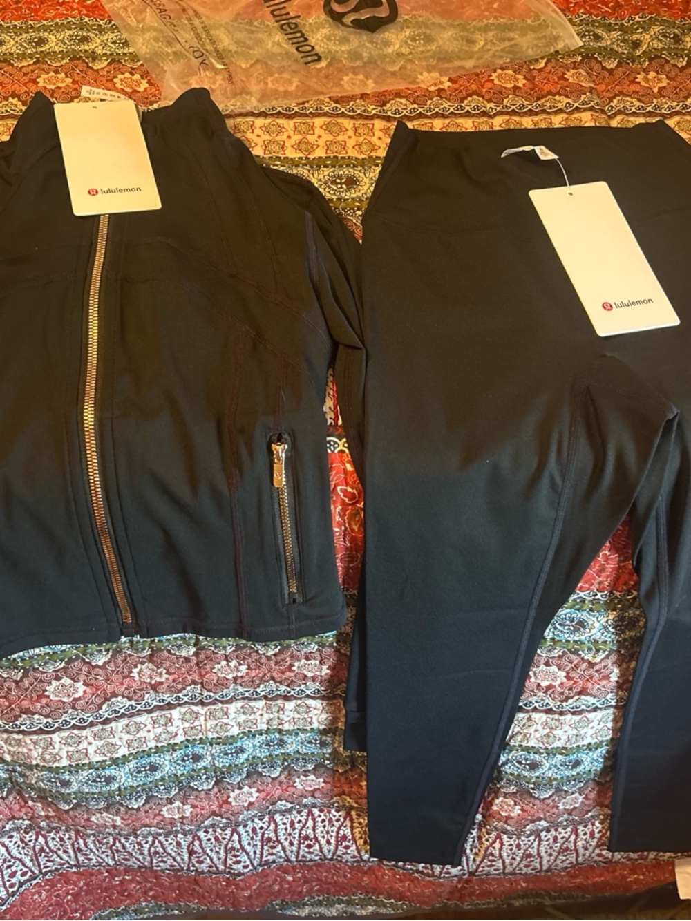 Lululemon define cropped jacket and leggings - Size 2